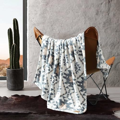 Wrangler – pläd i mjuk plyschfleece, västerndekor för säng eller soffa (Dakota Grey, 127 x 178 cm)