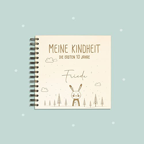Babybuch Meine ersten 10 Jahre Kindheit Tagebuch für Kinder personalisiert mit Holz-Cover Geschenk zur Geburt für Mädchen und Jungen Erinnerungsbuch mit Namen zum Eintragen (Motiv Hase)