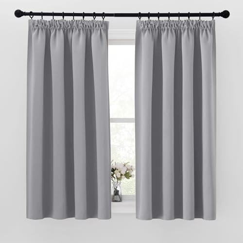 PONY DANCE Verdunklungsvorhänge für Schienensystem Kurze Gardinen | 2er Set, H 137 x B 140 cm, Silbergrau, Hitzeschutz, Blickdicht, Gardinen mit Kräuselband, für Kinderzimmer, Wohnzimmer