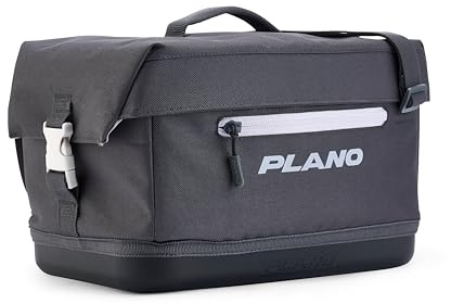 Plano Weekend SoftSider 3500 Angelkoffer | Wasserdichter geformter Boden | Großes Hauptfach | Schnellzugriffstaschen | Gestanzte Werkzeugtaschen | Inklusive 2 StowAways | 3700
