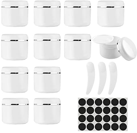 DRADERCH 12 Stück 50 ml Döschen Weiß Leer Tiegel mit Deckel Mini Spatel Etikett, Kunststoff Stichprobe Behälter Runde Lippenbalsam Tiegel für Kosmetik Creme Lotion Salben ätherische Öle