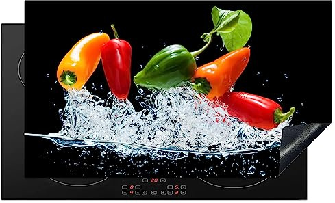 KitchenYeah© Herdabdeckplatte Einteilig Küche Herdabdeckung Induktionsfeld | 90x52 cm - Ceranfeld Herdabdeckplatten Vinyl Matte Aufrollbar Pfeffer - Rot - Schwarz - Gemüse - Wasser - Blatt - Farbe