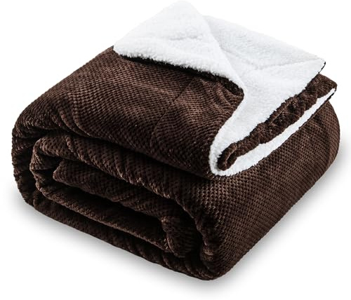 SOCHOW Waffel Sherpa Fleecedecke, superweiche, flauschig warme, leichte, Wendeplüschdecke für Bett, Sofa und Couch, 150 x 200 cm Braun