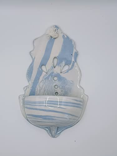 Acquasantiera in ceramica Nerikomi bianca e celeste robbia