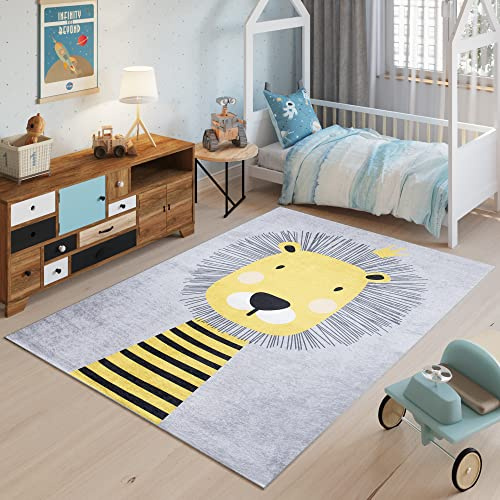 TAPISO Emma Kinderteppich Grad Grau Gelb Löwe Antirutsch 140 x 200 cm | Waschbar bei 30 Grad bedruckter Kinderteppich Kinderzimmer Jugendzimmer Modern OEKO-TEX