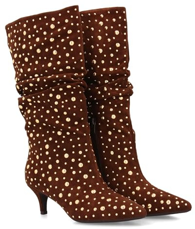 shoes&blues.es 96742 Bota de Mujer de Cana Arrugada Decorada con Tachuelas metalicas Brillantes Tipo Pedreria. Fruncido, Tacon Fino, Punta Fina. Ideal para Temporada Otono Invierno. Marron Talla 39