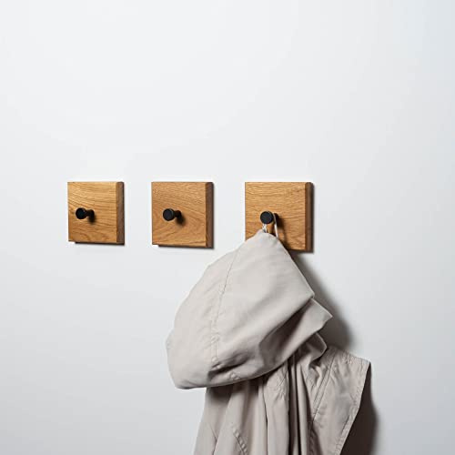 Garderobenhaken aus Eichenholz – Handgefertigte Hakenleiste mit schwarzen Haken, 3er Set – Nachhaltige Garderobe aus Holz als Wanddeko, Handtuchhalter oder Schlüsselbrett – Modernes, zeitloses Design