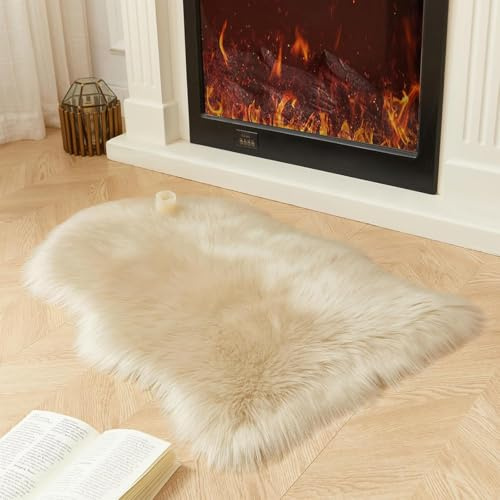 JXLOULAN Faux Schaffell Teppich Beige 60x90 cm, Weicher Flauschiger Longhair Fell Lammfellimitat Teppich für Wohnzimmer Deko Stühle Sofa Schlafzimmer