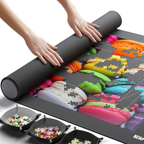 Newverest Tapis de Puzzle Enroulable Original 60 x 100 cm – Jusqu’à 1000 Pièces | Tapis antidérapant avec Surface Lisse + 3 Plateaux de tri & Sac de Rangement Portable Voyage
