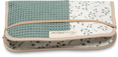 ULLENBOOM Windeltasche für unterwegs - Mit Reißverschluss & Gummiband | Wickeltasche für bis zu 3 Windeln, Feuchttücher & weiteres Zubehör, Extra schmal für Unterwegs, Made in EU