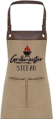 Manilu Premium Grill-Schürze mit Spruch personalisierbar mit Wunschnamen - Lustiger Spruch/Sprüche Grillschürze Lustig - Unisize Grillmeister - Khaki