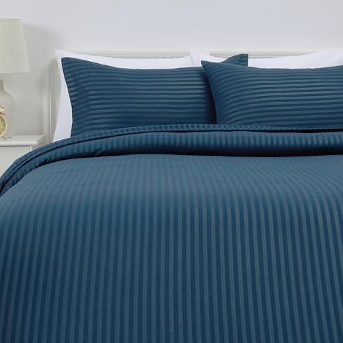 Amazon Basics Parure de Lit 2 Personnes 3 Pièces en Microfibre, Housse de Couette 240 x 220 cm et 2 Taies d'oreiller 50 x 80 cm, Bleu Marine Rayé