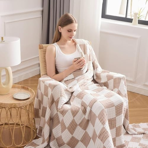 EMME Musselin Decke, Karierte Baumwolldecke für Couch, aus 70% Baumwolle 30% Sommerdecke, 167x 228cm, Atmungsaktive Weich & Leicht, Vorgewaschen Sofadecke Tagesdecke, Wohndecke,Kariert Hellbraun