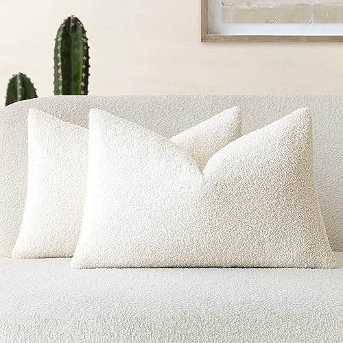 Foindtower Förpackning med 2, lockig fuskpäls dekorativa prydnadskuddöverdrag mjukt neutralt plyschörngott mysigt fluffigt lurvigt boho-örngott för hem vardagsrum bäddsoffa 30 x 50 cm, gräddvit
