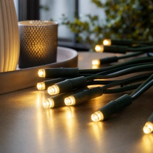 hellum LED Lichterkette innen, Mini Lichterkette 50 LEDs warmweiß, 7,35 m beleuchtet, grünes Kabel, mit Stecker, für Weihnachtsbaum, Tischdeko, Regal, <59 lm, 577587