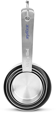 Zyliss E970056 Messbecher, Edelstahl, Silber, Backzutaten messen/flüssige/trockene Artikel, inkl. 4 x Löffel,5 Jahre Garantie