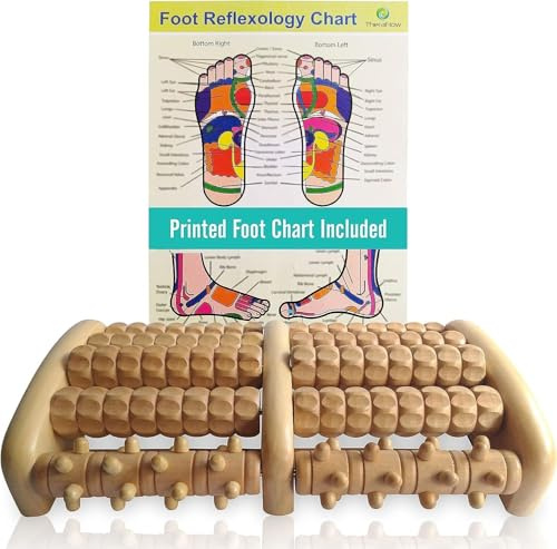 TheraFlow Fußmassageroller Holz inkl. Fußreflexzonenkarte - Durchblutungsförderndes Fußmassagegerät, Fußmassage Fersensporn Massagegerät für Füße, Fußreflexzonenmassage Gerät aus Echtholz