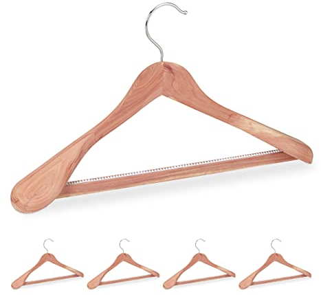 Relaxdays Anzugbügel Zedernholz, 5 Stück, Mottenschutz, rutschfest & stabil, breite Kleiderbügel mit Steg, 45 cm, Natur, 10029414