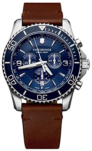Victorinox Herren Armbanduhr Maverick Chronograph Ø 43 mm, Swiss Made, Analog Quarz, Wasserdicht bis 100 m, Leder-Armband, Blau/Braun