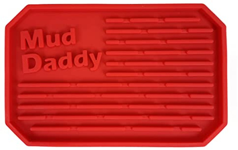 Relaxing in Wash Time Mud Daddy Licking Mat (Red)