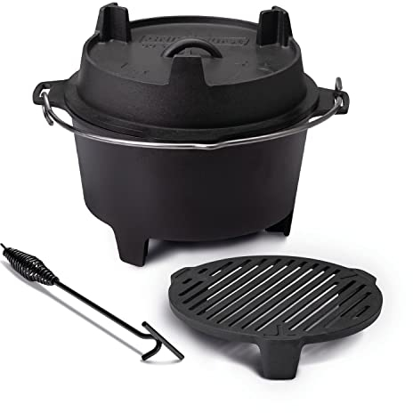 Grillfürst Dutch Oven Set ca. 9 Liter - stabil stehender Feuertopf durch spezielle T-Füße, hitzebeständiger Gusseisen Topf, Deckel als Pfanne nutzbar, DO 9 inkl. Deckelheber und Feuerrost