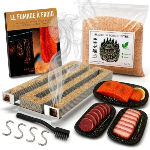 GRILL'N CHIPS® Générateur/Serpentin XL de Fumée Froide Fumoir+Sciure 1,2 Kg | Bois de Hêtre 1,2 Kg. Jusqu'à 10-12h de Fumée. 4 Crochets + Brosse. Fumage à Froid: Viande, Poisson. Livret de Recettes