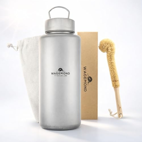 wagemond Titan Wasserflasche 700 ml – ultraleicht, BPA-frei & geschmacksneutral – robuste Titan Trinkflasche inkl. Stofftasche & Bürste – ideal für Outdoor, Camping, Wandern, Reisen & Fitness