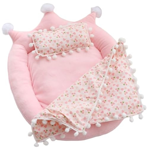 Puppenbett, süßes Spielzeugbett in Kronenform mit Kissen und Decke in Kirschmuster für 20 cm große Puppen, Puppenhauszubehör, Spielzeugbett, Puppenhausbett, Puppenhausmöbel, Puppenhauszubehör