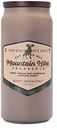 Colonial Candle Adventure Duftkerze im Glas mit Holzdeckel - Mountain Hike (425g) - Die Frische Bergluft für dein Zuhause - Duftkerze im Krug mit bis zu 60h Brenndauer - Sojawachsmischung