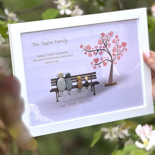 the crafty bonobo Personalised Pebble Art Family Frame – Custom Gift with Names & Quote – Handmade Family Keepsake – Unique Home Décor Present for Mum, Dad, or Grandparents