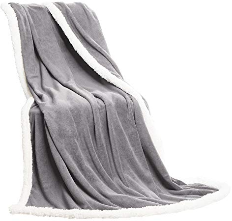 CelinaTex Kuscheldecke XXL 200 x 220 cm Silber Wohndecke weich Mikrofaser Fleece Sherpa Einfassung Lammfell Optik Oeko-TEX Everest
