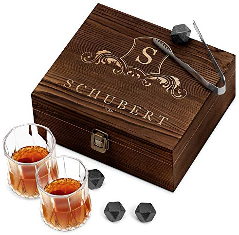 Maverton Whisky Steine Set - in Holzbox mit Gravur - 8 Eiswürfel & 2 Whisky Gläser - wiederverwendbar - personalisierte Geschenke - Geschenke für Männer - Monogramm