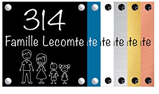 Adzif.biz Le sticker de decoration, Plaque Gravée Personnalisable Avec Votre Nom de Famille et N° de Maison, Dimensions 15 x 15 cm (150 x 150 mm), Coloris Noir Avec Écriture Blanche, Famille Mixte