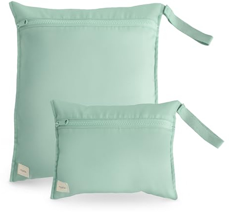 mushie wet bag 2 pezzi impermeabile resistente all’acqua, set grande e piccolo per pannolini, abiti e giochi, con chiusura a scatto e gancio per passeggino, poliestere facile da pulire (Roman Green)