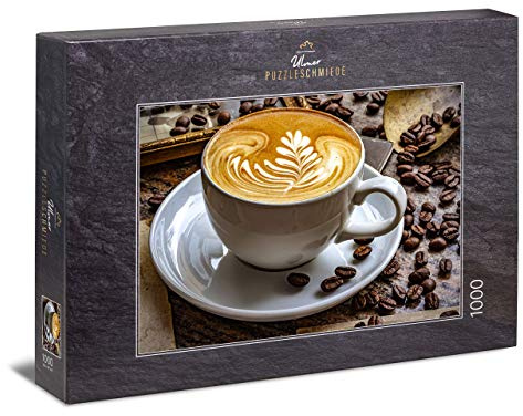 Ulmer Puzzleschmiede - Puzzle „Aroma“– Klassisches 1000 Teile Puzzle – Puzzlemotiv Tasse Kaffee Latte mit Bohnen vor Vintage-Hintergrund