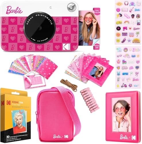 Kodak x Barbie Printomatic Cámara Instantánea Digital – Paquete de Regalo Estilo Icónico + Estuche de Cámara, Álbum de Fotos, Pegatinas, Marcos Colgantes, 50 Pegatinas y Papel Zink (20 Hojas)