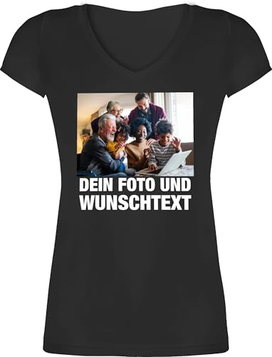 Geschenk mit Namen personalisiert by Shirtracer - T-Shirt Damen V Ausschnitt - Geschenk mit Bild I eigenem Foto I Name I eigener Text I Wunschtext