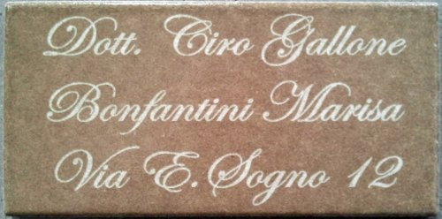 GUIZZO Creart - Targa Personalizzata Nomi/Via Ceramica, Targhetta Personalizzata Modificabile Numero Civico Esterno, Targhetta Porta Ingresso Personalizzata Made in Italy 10x5H cm Marrone Chiaro