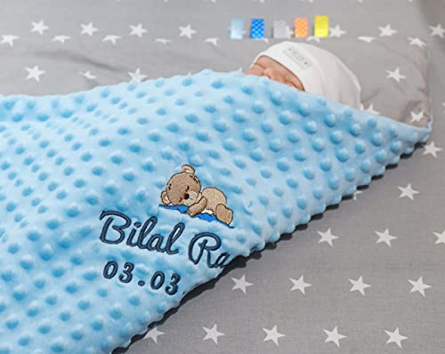 Personalisierte Babydecke mit Namen Hellblauer Plüsch & graue Baumwolle mit weißen Sternen Bestickt, Warm & Wintergeeignet, 75x100 cm Geschenk zur Geburt & Taufe (Hellblau - Sternen 5, 75 x 100 cm)