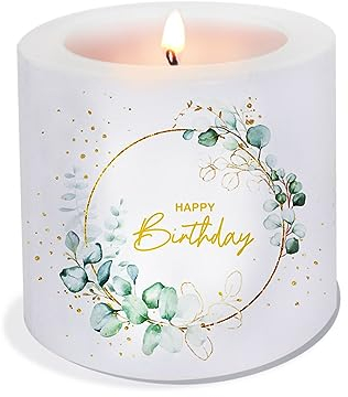 Kerze Geburtstag Happy Birthday um Eukalyptus weiß als Tischdeko. Kerze mit Motiv als Geburtstagsgeschenk oder als originelle Deko für Frauen und Männer in jedem Alter Ø8 x Höhe 7,5cm