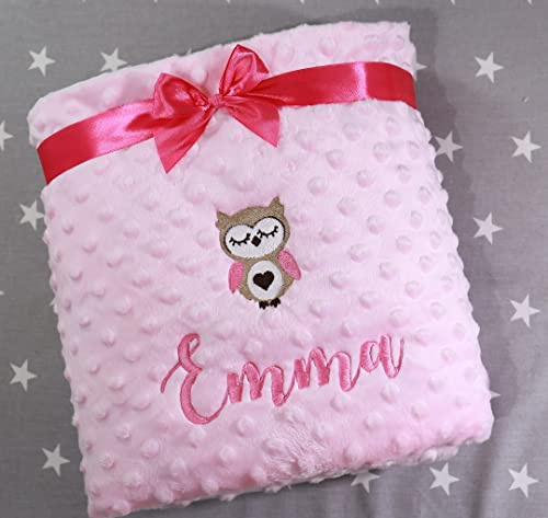 Personalisierte Babydecke mit Namen – Hellrosa Plüsch & weiße Baumwolle mit grauen Sternen – Bestickt, Warm & Wintergeeignet Geschenk zur Geburt & Taufe (Hellrosa - Sternen 2, 75 x 100 cm)