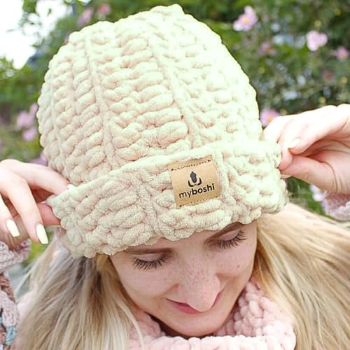myboshi Häkelset Mütze Kanuma Big für Anfänger, inkl. Samt XL Wolle, Häkelnadel, Wollnadeln, Anleitung, Label, 100% Polyester, Beige (Sand) mit Häkelnadel