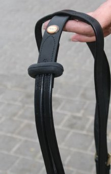 Hans Melzer Horse Equipment Martingal, schwarz/Messing, Vollblut/Warmblut