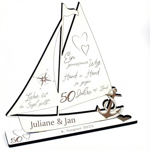 DEKOLANDO Goldene Hochzeit Deko Hochzeitstag 50 Jahre Jubiläum mit Wunschnamen Datum Holz Aufsteller Schiff - EIN gemeinsamer Weg, Hand in Hand - 18 x 20 cm