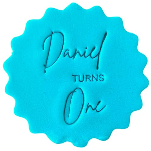 Personalised Birthday Cookie Stamp with Free Scallop Cutter, Your Custom Words, 5cm Acrylic Biscuit Embosser, Food-Safe Plastic Baking Tool, Fits M&S All Butter Biscuits (Design 2)