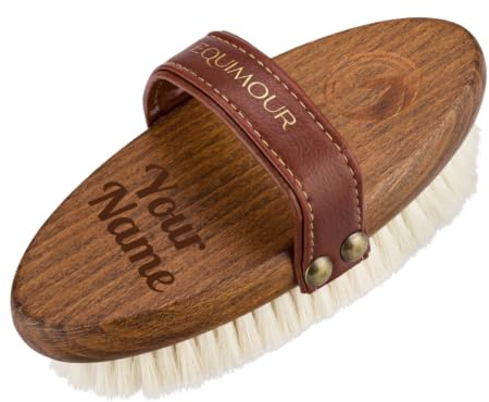 Personalisierbare Pferdebürste Ziegenhaar-Glanzbürste „MO“ – Hochwertige Holzbürste mit veganem Lederband | Sanfte Fellpflege für Pferd & Pony | Geschenk für Reiterin, Pferdemädchen & Pferdeliebhaber