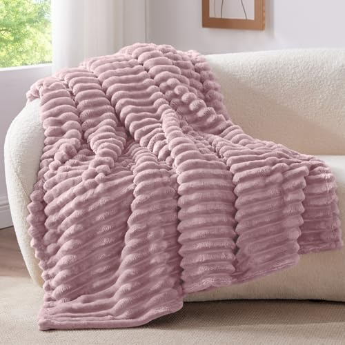 BEDELITE Kuscheldecke Flauschig Deko Decke für Couch, Beeren, 150x200 | Flanell Fleecedecke, Cord Überwurf für Wohnzimmer und Schlafzimmer, weiche Wohndecke, Tagesdecke, das ideale Geschenk