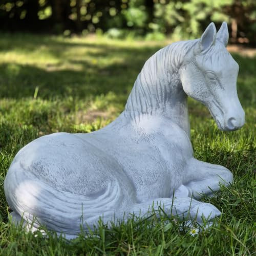FABRIQ Liegender Pferd Steinfigur 40 cm – Realistische Steinguss Gartendeko 13 kg – Massive & wetterfeste Tierfigur