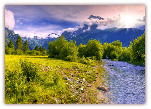 XXL Poster 100 x 70cm (S-818) Gebirgsfluß durch gewaltiges nebelumkröntes sonnenumflutetes Gebirgsmassiv (Lieferung gerollt!)