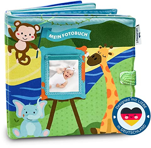 HELDENGUT® geliebtes “Weltreise” Fotoalbum Baby als Erinnerungsbuch - Einzigartiges Fotobuch Baby - Liebevolles Baby Buch ab 0 Monate aus Stoff - Sinnvolle Geschenke zur Geburt für Jungen & Mädchen